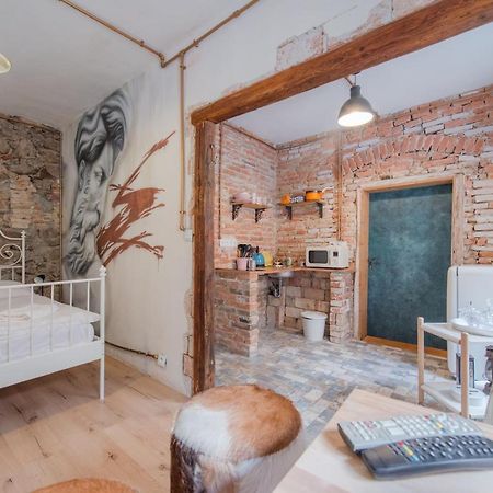 Accommodation At The Zeus Apartment Bratislava Bagian luar foto